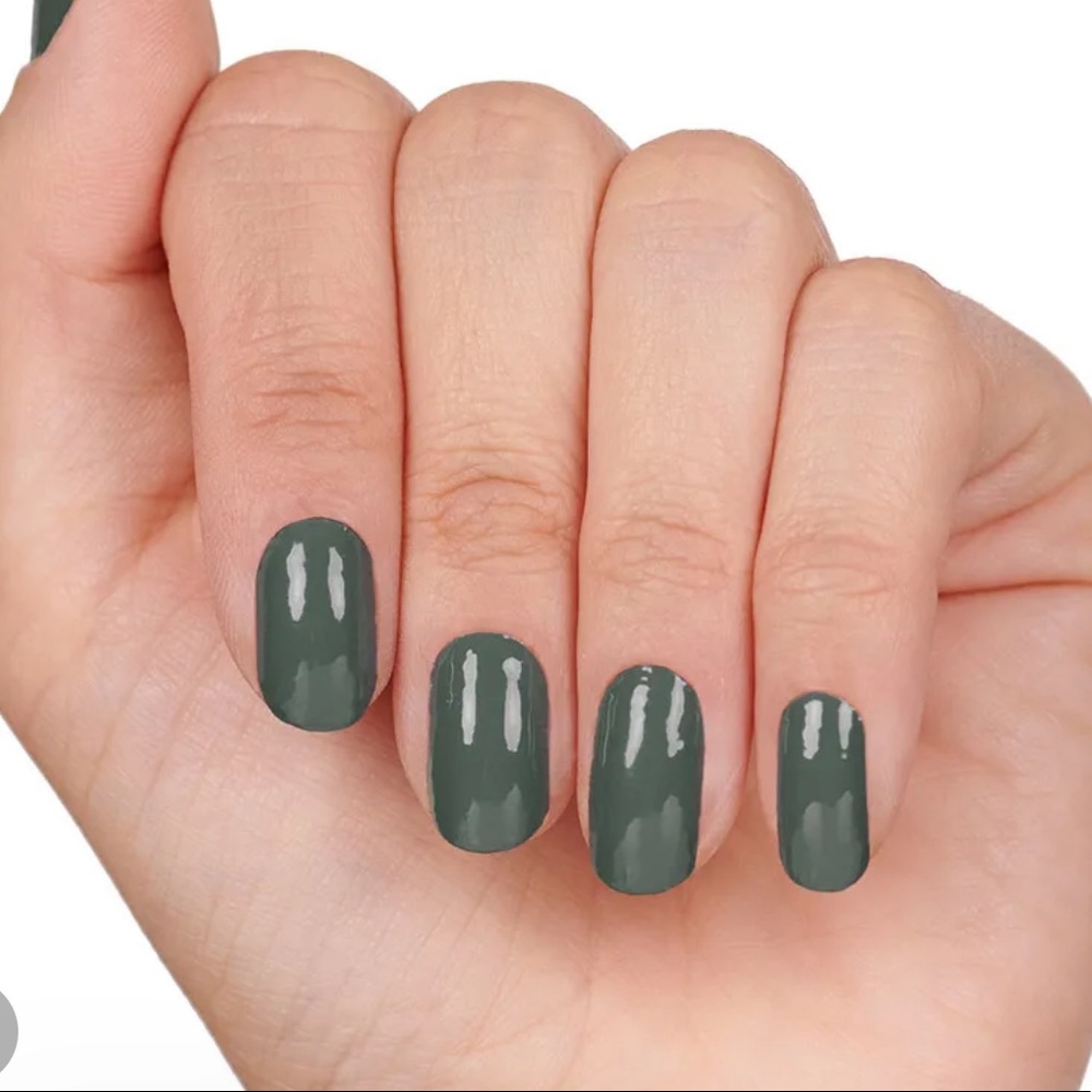 5/$35 💅 Color Street She’s a Trooper